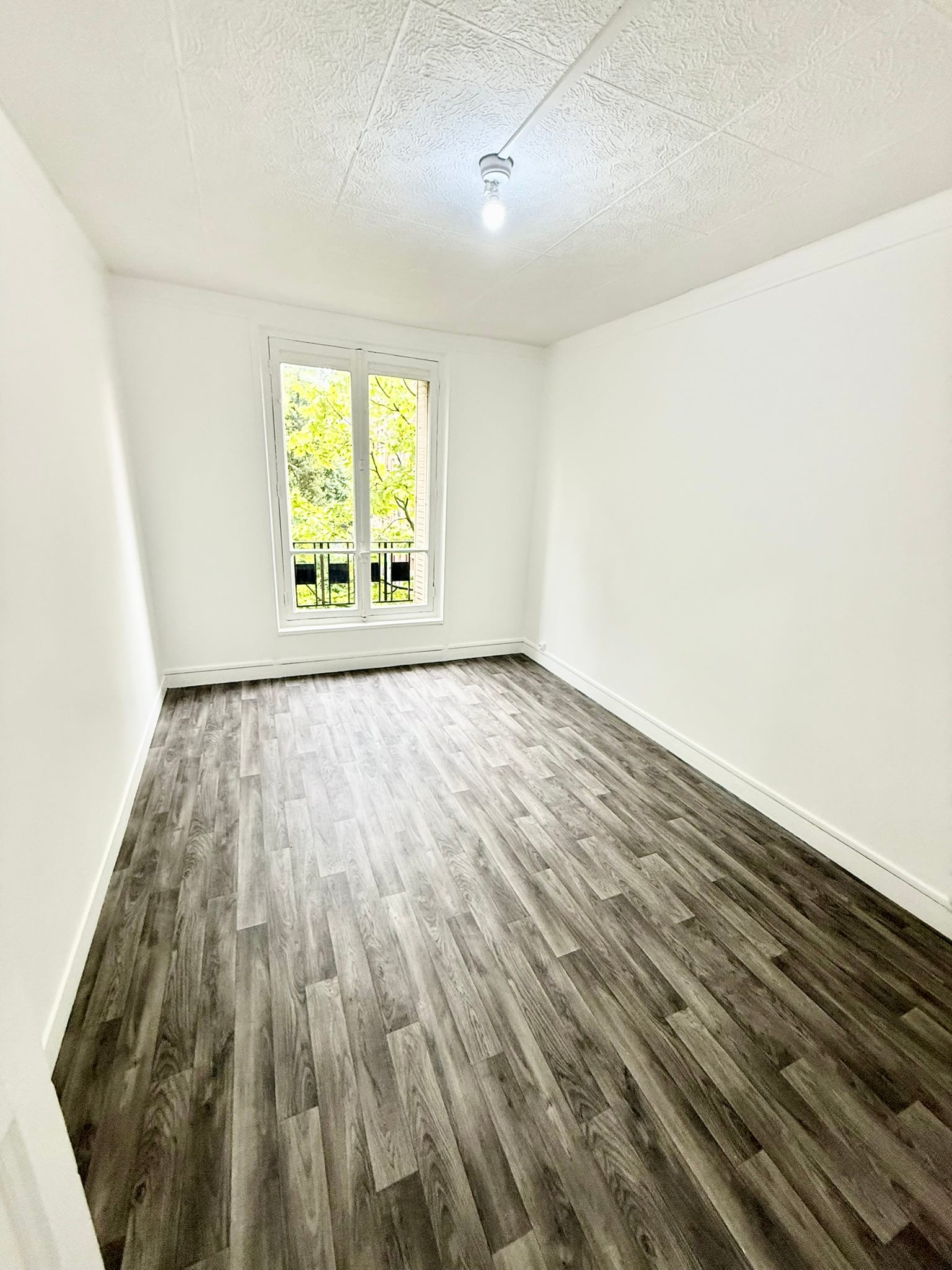 Peinture intérieure — Peinture complète d'un T2 de 30 m² à Paris 15e, cuisine séparée comprise (photo 1)