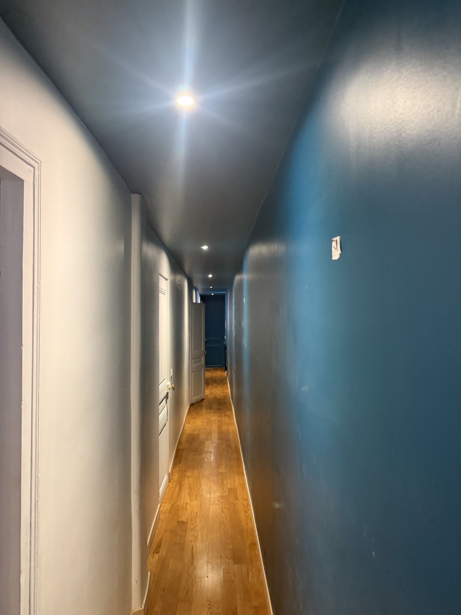 Reprise de cloisonnement et peinture d'un couloir à Paris 16e — avant