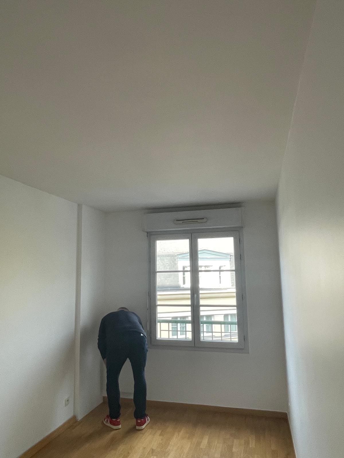 Studio remis en peinture, murs et plafonds repris